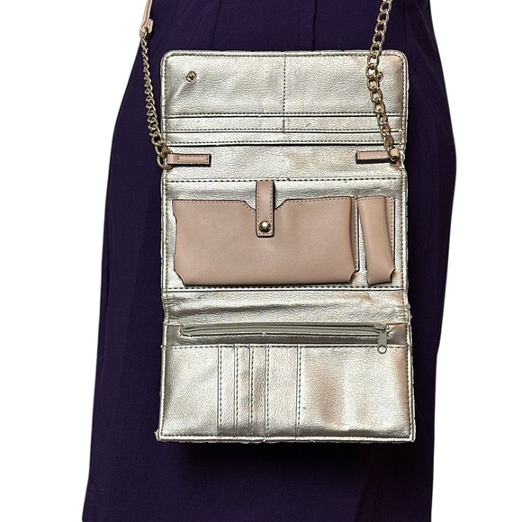 Nine West velvet quilted crossbody bag blush with gold bow and chain accents - Picture 3 of 11